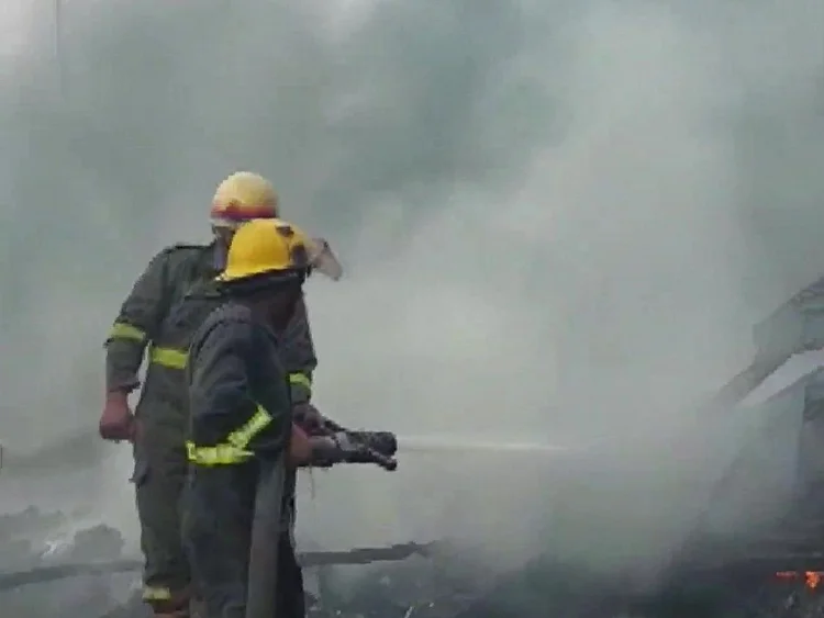 Ghaziabad News: A massive fire broke out in a factory godown in Ghaziabad