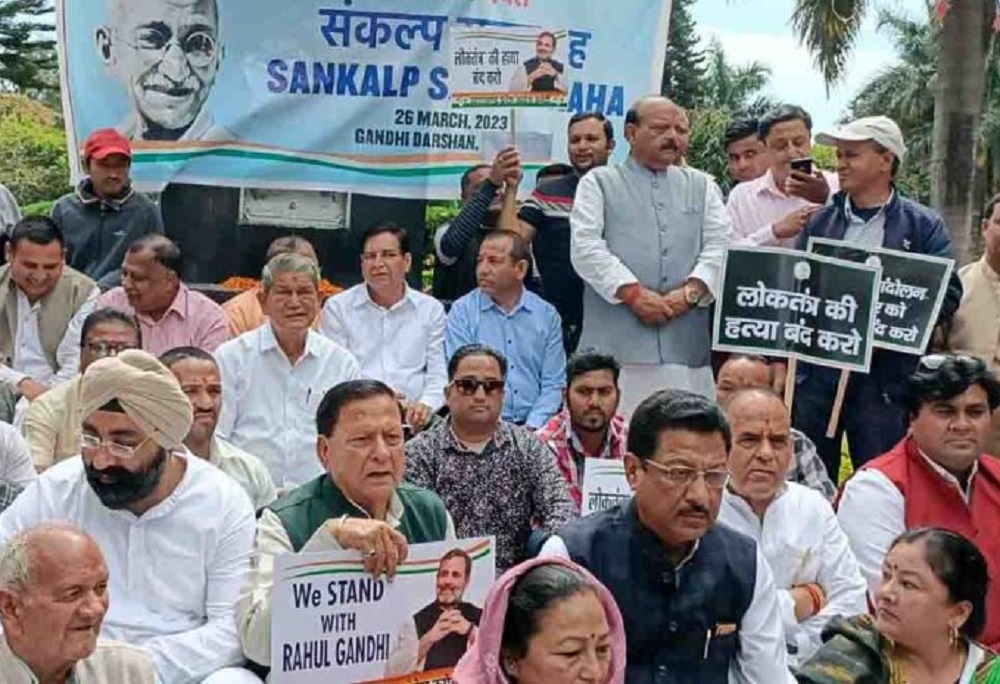 congress holds statewide protest against rahul gandhi's