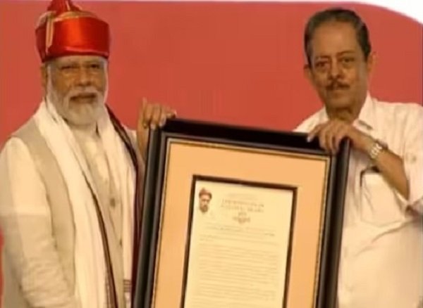 the pm, who was awarded the lokmanya tilak