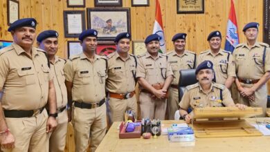 मोटर साइकिल सवार आतंकी ने किया पुलिस पर हमला