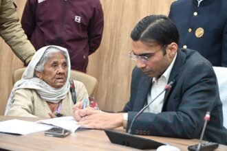 डीएम देंगे गाड़ी