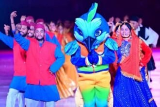 मोनाल बना नेशनल हीरो