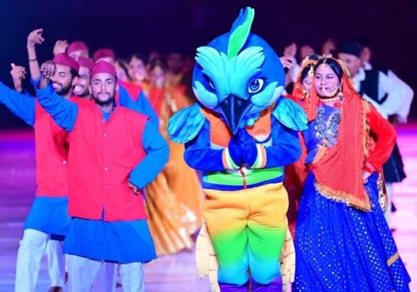 मोनाल बना नेशनल हीरो